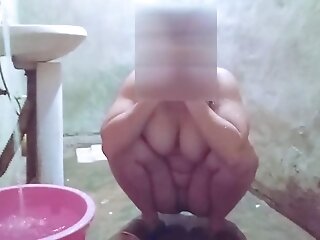amateur milf-bathroom-boobs-booty-booty shake-xnxx